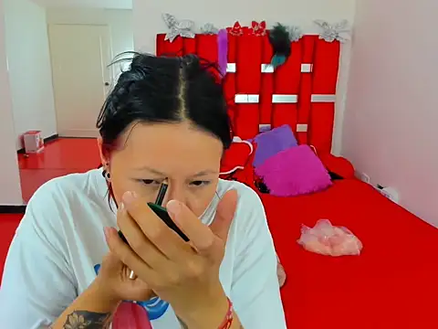 Snapshot of scarlett_red_1 chatting on June 2026 05:18:01 PM scarlett red 1 online show from June 2026 05:18:01 PM