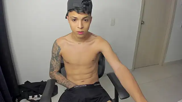 Snapshot of ZAndrew_Gold chatting on May 2026 03:59:01 AM ZAndrew Gold online show from May 2026 03:59:01 AM