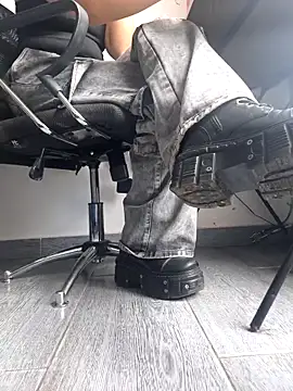 Snapshot of seijaku_ chatting on May 2026 04:35:02 PM seijaku online show from May 2026 04:35:02 PM