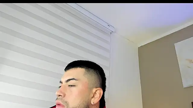 Snapshot of Alexander_Diazz chatting on April 2026 01:35:02 PM Alexander Diazz online show from April 2026 01:35:02 PM