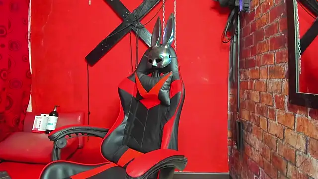 Bombomks online show from April 2026 08:31:02 PM