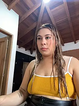 Snapshot of _BellaSmith_ chatting on June 2026 01:03:01 PM BellaSmith online show from June 2026 01:03:01 PM