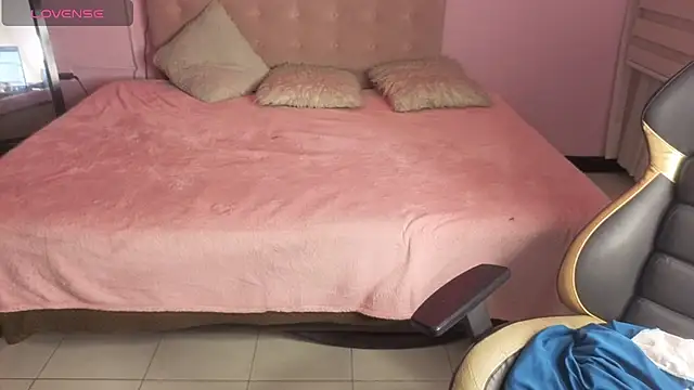 Snapshot of Sweet_cat_t chatting on June 2026 01:52:02 AM Sweet cat t online show from June 2026 01:52:02 AM
