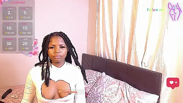 Snapshot of CocoaBelle chatting on April 2026 05:39:01 PM CocoaBelle online show from April 2026 05:39:01 PM