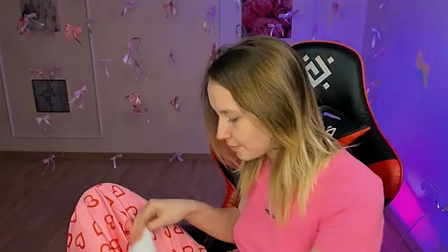 Snapshot of yourella chatting on April 2026 08:53:01 AM yourella online show from April 2026 08:53:01 AM