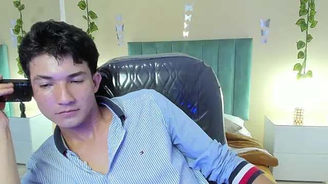 Snapshot of angel_of_sinn chatting on April 2026 04:50:02 AM angel of sinn online show from April 2026 04:50:02 AM