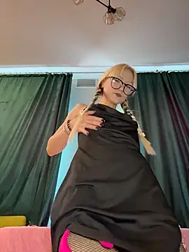 DriveThruKittens online show from April 2026 08:42:01 AM