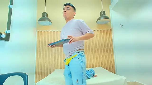 Snapshot of THIAM_KELLER1 chatting on April 2026 11:37:02 PM THIAM KELLER1 online show from April 2026 11:37:02 PM