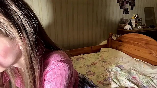 Snapshot of BambiBlush chatting on April 2026 02:34:01 PM BambiBlush online show from April 2026 02:34:01 PM