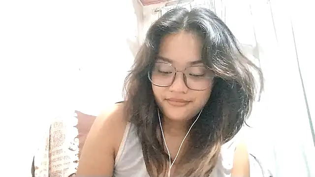 Snapshot of OliviaCarchi chatting on April 2026 10:43:01 AM OliviaCarchi online show from April 2026 10:43:01 AM