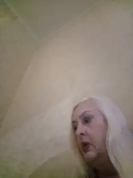 Julia20X online show from June 2026 02:12:01 PM