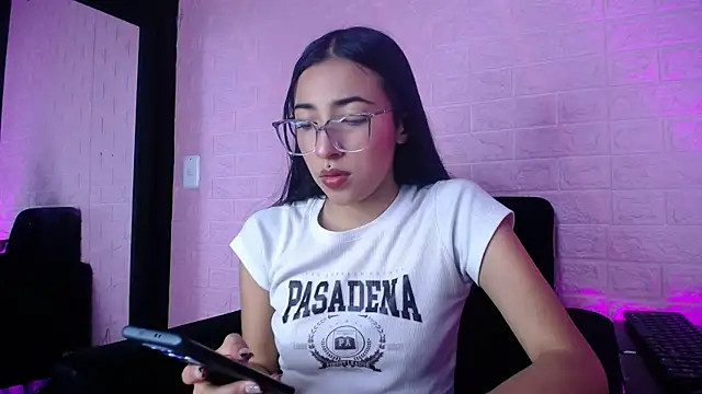 Snapshot of Violett1126 chatting on July 2026 03:15:01 AM Violett1126 online show from July 2026 03:15:01 AM
