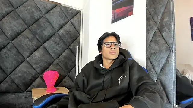 LiamKron online show from June 2026 11:00:02 AM