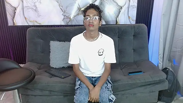 triiangel latinboy online show from April 2026 01:32:01 AM