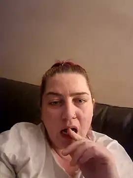 suzy86 online show from April 2026 08:22:01 PM