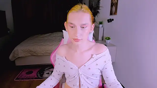 Mikaella Nicole online show from June 2026 07:36:01 PM
