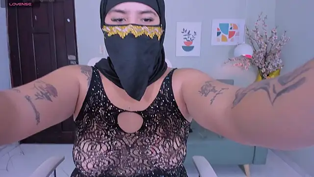 haly smif online show from April 2026 08:35:02 PM