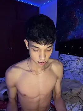 Snapshot of RoughDiamond_ chatting on April 2026 07:45:01 AM RoughDiamond online show from April 2026 07:45:01 AM