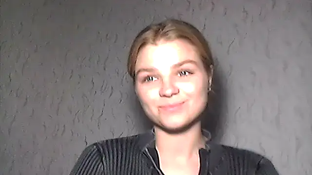 Snapshot of ElizaCrowe chatting on April 2026 04:01:01 PM ElizaCrowe online show from April 2026 04:01:01 PM