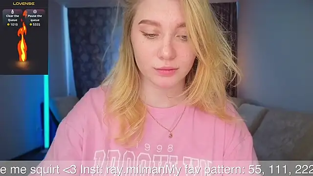 Snapshot of AliceMilr chatting on July 2026 09:04:02 AM AliceMilr online show from July 2026 09:04:02 AM