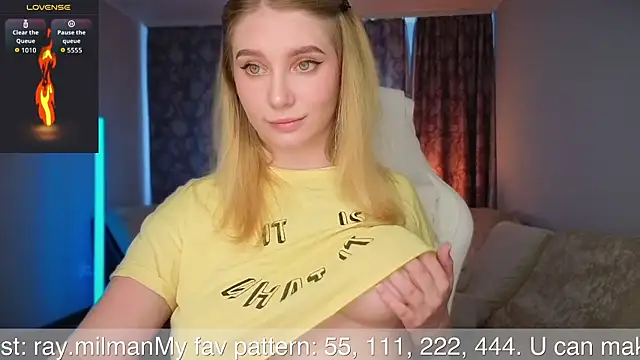 Snapshot of AliceMilr chatting on July 2026 09:04:02 AM AliceMilr online show from July 2026 09:04:02 AM