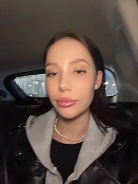 Snapshot of BabyFawn chatting on April 2026 06:01:01 PM BabyFawn online show from April 2026 06:01:01 PM