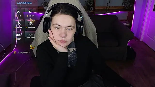 QwertyAnnie Lbo online show from April 2026 01:30:01 AM