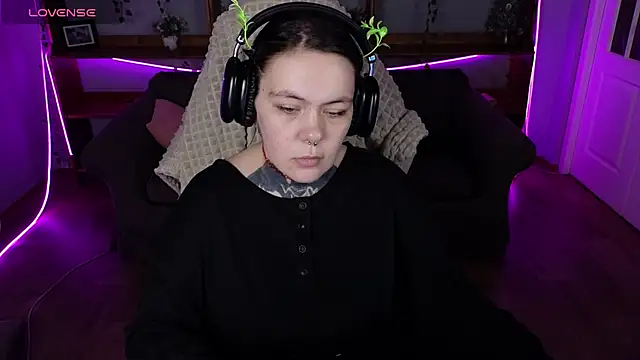 QwertyAnnie Lbo online show from April 2026 03:00:01 PM