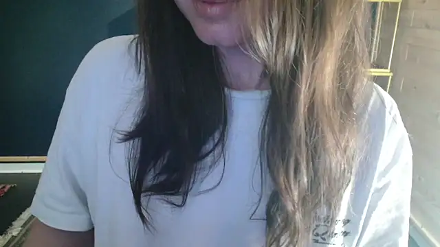 Snapshot of NicoleLove_ chatting on May 2026 04:31:01 AM NicoleLove online show from May 2026 04:31:01 AM