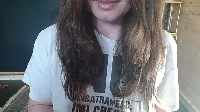 Snapshot of NicoleLove_ chatting on May 2026 06:21:01 AM NicoleLove online show from May 2026 06:21:01 AM