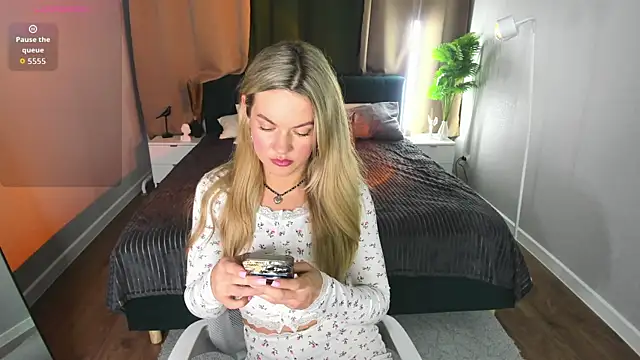 Jennifer Perezz online show from June 2026 05:01:02 PM