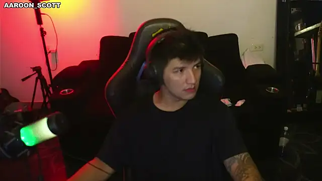 AAROON SCOTT online show from April 2026 10:03:02 PM