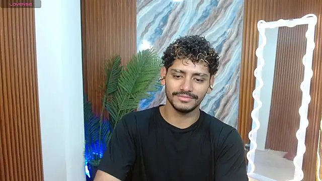 Snapshot of milo_tay chatting on April 2026 03:00:02 AM milo tay online show from April 2026 03:00:02 AM