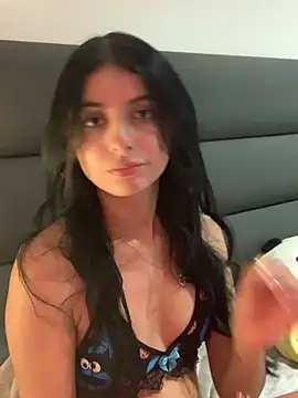 Snapshot of VIOLET_19XXX chatting on July 2026 05:22:01 AM VIOLET 19XXX online show from July 2026 05:22:01 AM