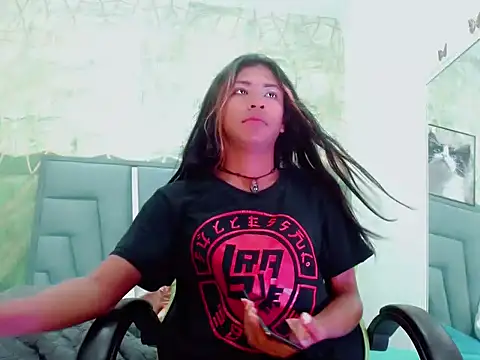Naomisaenz01 online show from June 2026 01:28:02 PM