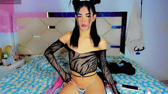 Snapshot of Naomisaenz01 chatting on July 2026 04:05:02 PM Naomisaenz01 online show from July 2026 04:05:02 PM