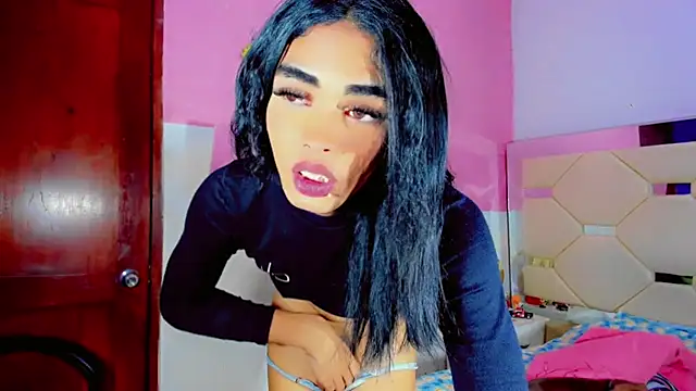 Snapshot of Naomisaenz01 chatting on July 2026 02:32:01 AM Naomisaenz01 online show from July 2026 02:32:01 AM