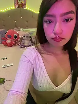 Miakittyyy online show from April 2026 01:46:01 PM