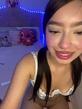 Miakittyyy online show from April 2026 02:22:02 PM