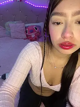 Miakittyyy online show from May 2026 02:14:01 PM