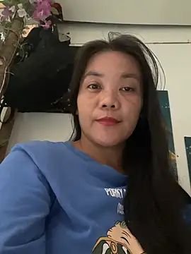 holdmetight21 online show from April 2026 01:44:01 AM