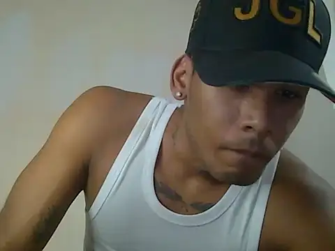 sexy-athletic-guy online show from April 2026 01:21:01 AM