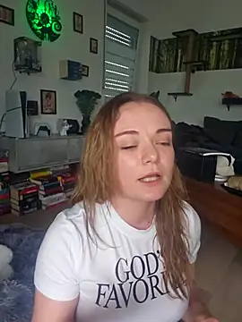 Snapshot of AliceLiddle_ chatting on April 2026 04:34:02 PM AliceLiddle online show from April 2026 04:34:02 PM