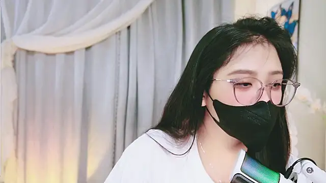 Snapshot of Chan_Chann chatting on June 2026 06:38:02 AM Chan Chann online show from June 2026 06:38:02 AM