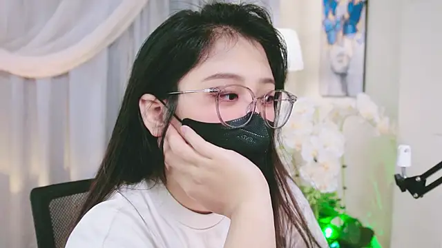 Snapshot of Chan_Chann chatting on June 2026 04:42:02 PM Chan Chann online show from June 2026 04:42:02 PM