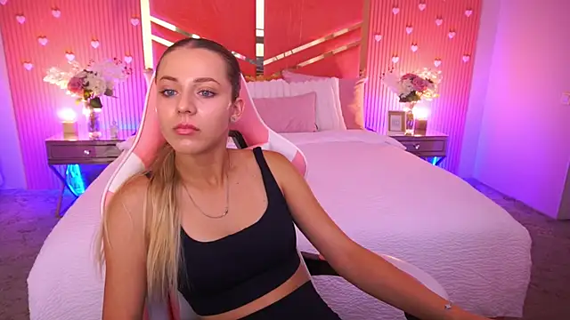 Snapshot of DoveLovee chatting on July 2026 05:58:01 AM DoveLovee online show from July 2026 05:58:01 AM
