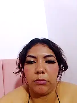 Snapshot of Izel_ chatting on April 2026 04:02:02 AM Izel online show from April 2026 04:02:02 AM