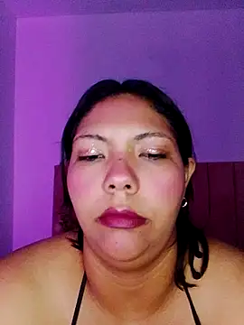 Snapshot of Izel_ chatting on April 2026 04:04:01 AM Izel online show from April 2026 04:04:01 AM