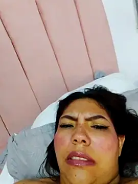 Snapshot of Izel_ chatting on June 2026 05:10:01 AM Izel online show from June 2026 05:10:01 AM