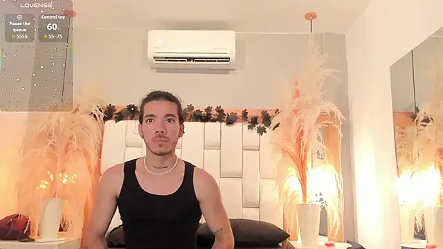 AngeloRoush online show from April 2026 04:51:01 AM